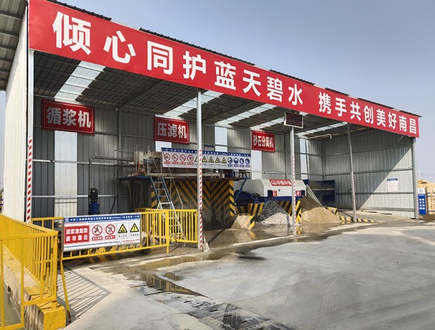 砂石分離機(jī)、壓濾機(jī)、泥漿攪拌器安裝現(xiàn)場(chǎng)